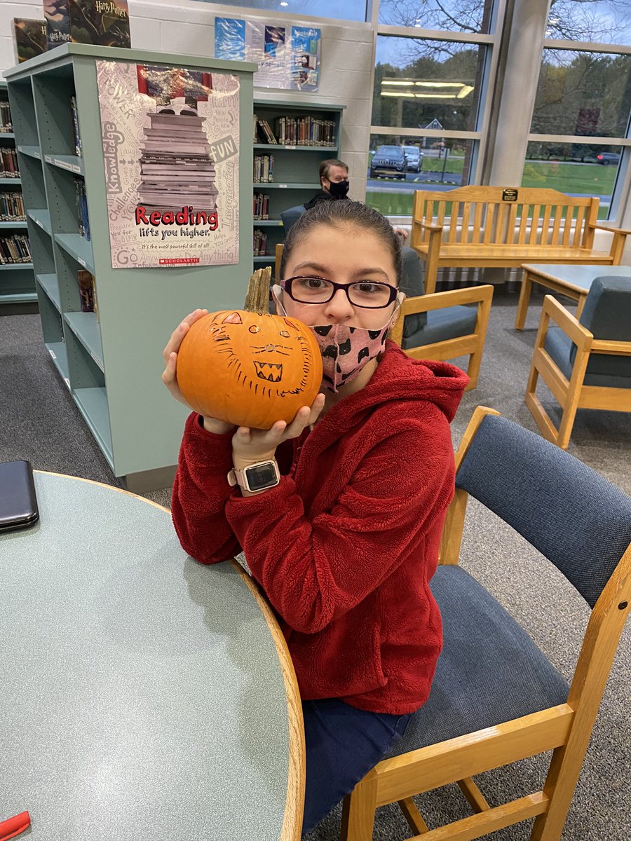 OFMSLEAD's tweet photo. LEAD is in full swing after a virtual year!! Pumpkin decoratingfor the senior center, new student welcome treat bags and prep for fundraisers! It’s good to be back💙💛 #bulldogs #LEAD @OFCSSuper @ofmsbulldogs Thank you to Kiwanis for the pumpkin donation! https://t.co/GyphNHxmG3