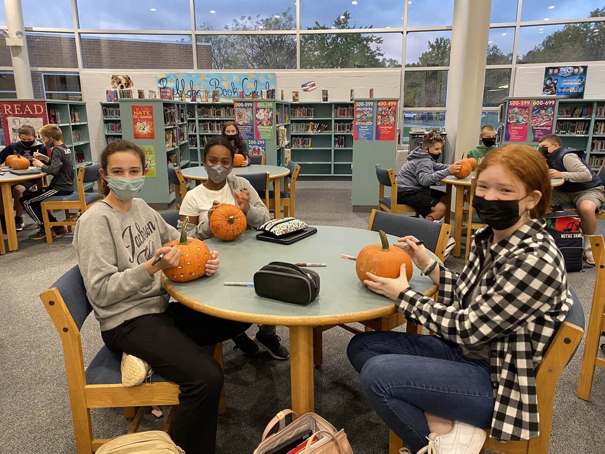 OFMSLEAD's tweet photo. LEAD is in full swing after a virtual year!! Pumpkin decoratingfor the senior center, new student welcome treat bags and prep for fundraisers! It’s good to be back💙💛 #bulldogs #LEAD @OFCSSuper @ofmsbulldogs Thank you to Kiwanis for the pumpkin donation! https://t.co/GyphNHxmG3