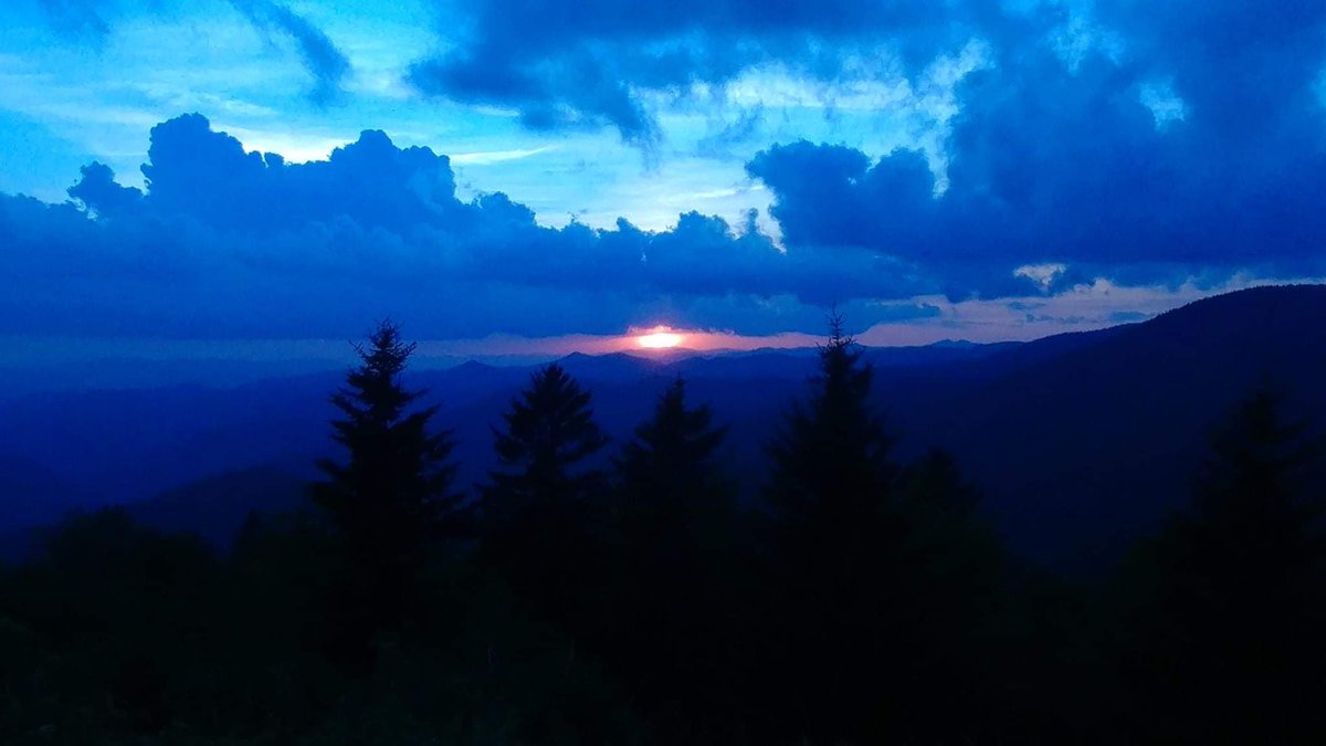 If I create from the heart, nearly everything works; if from the head, almost nothing....💙🖤

#nature #storm #life #sunsetphotography 💙🖤❤️