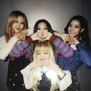 Panbimbou's tweet photo. Ya estan grandes ay- cuando y como lloro😭#blackpinkdiamond #blackpinkdivine #jisooperfect #jennieprincess #Roseperfect #Lisapretty  Blackpink in your area en fin lloro https://t.co/j0ivD3s7BC