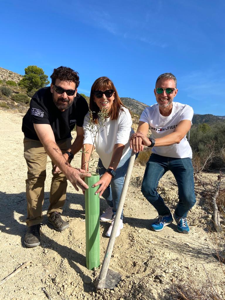 🌳¡Desde hoy #LExquisitMediterrani tiene su propio olivo!

Nuestra marca gastroturística apadrina un olivo monumental en la finca Teuladi de <a href="/SenoriosdRelleu/">Señorios de Relleu</a>