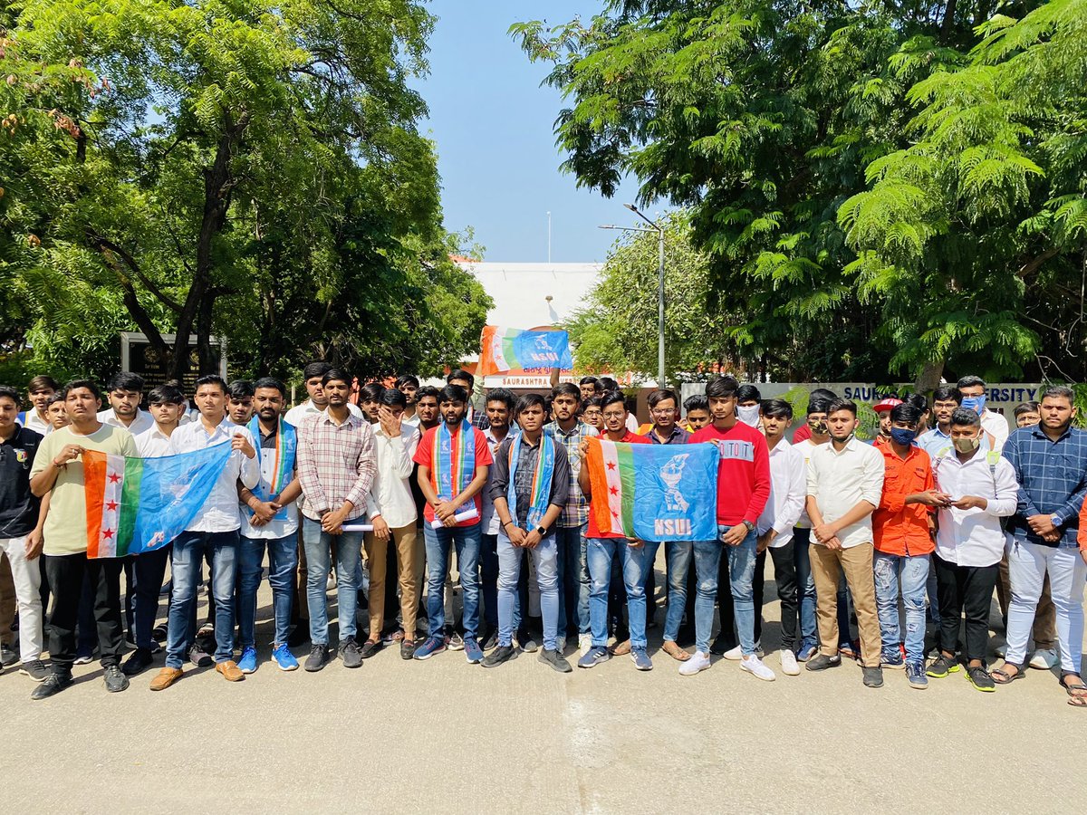 NarendraMSolan2's tweet photo. આજરોજ  રાજકોટ શહેર NSUI દ્વારા સૌરાષ્ટ્ર યુનિવર્સીટી માં ચાલતા વિવિધ એક્ષટર્નલ ના અભ્યશ્ક્રમો જેમકે BA,https://t.co/QOwmldE4Ts,MA,https://t.co/ZfQHMbnTcv એડમિશન પ્રક્રિયા તાત્કાલિક થાય તેની  માગણી સાથે  કુલપતિ શ્રી સમક્ષ રજૂઆત  કરવામાં આવી.@nsui @Mahipalsinh_INC @IG_Gohil_ https://t.co/IWxvDLsogP