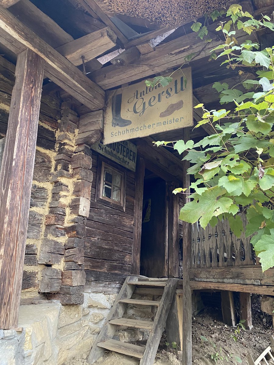 schickhofer's tweet photo. „9 Plätze - 9 Schätze“ - wählen wir heute den schönsten Platz der Steiermark, das 💚 Handwerkerdörfl Pichla 💚 in St. Veit in der Südsteiermark, zum schönsten Platz Österreichs 🇦🇹 - heute 20.15 ORF 2 👍🍀  #steiermark #österreich #handwerkerdörfl #voten #südsteiermark https://t.co/Y7H0Zb3r1u