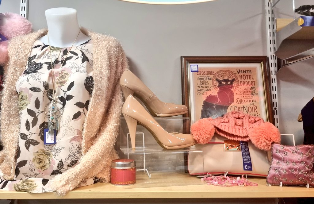 CrukChesterFG's tweet photo. Some of our new model displays. We have lots of stuff going on in store in aid of #su2c like a Tombola, name the doll game and guess how many spooky sweets in a jar. All only £1 a go &amp; for such a good cause @MellorCDE @SU2CUK @CRUKShops @ChesterBID @SU2C @chestertweetsuk @CR_UK https://t.co/xARlMR05aH