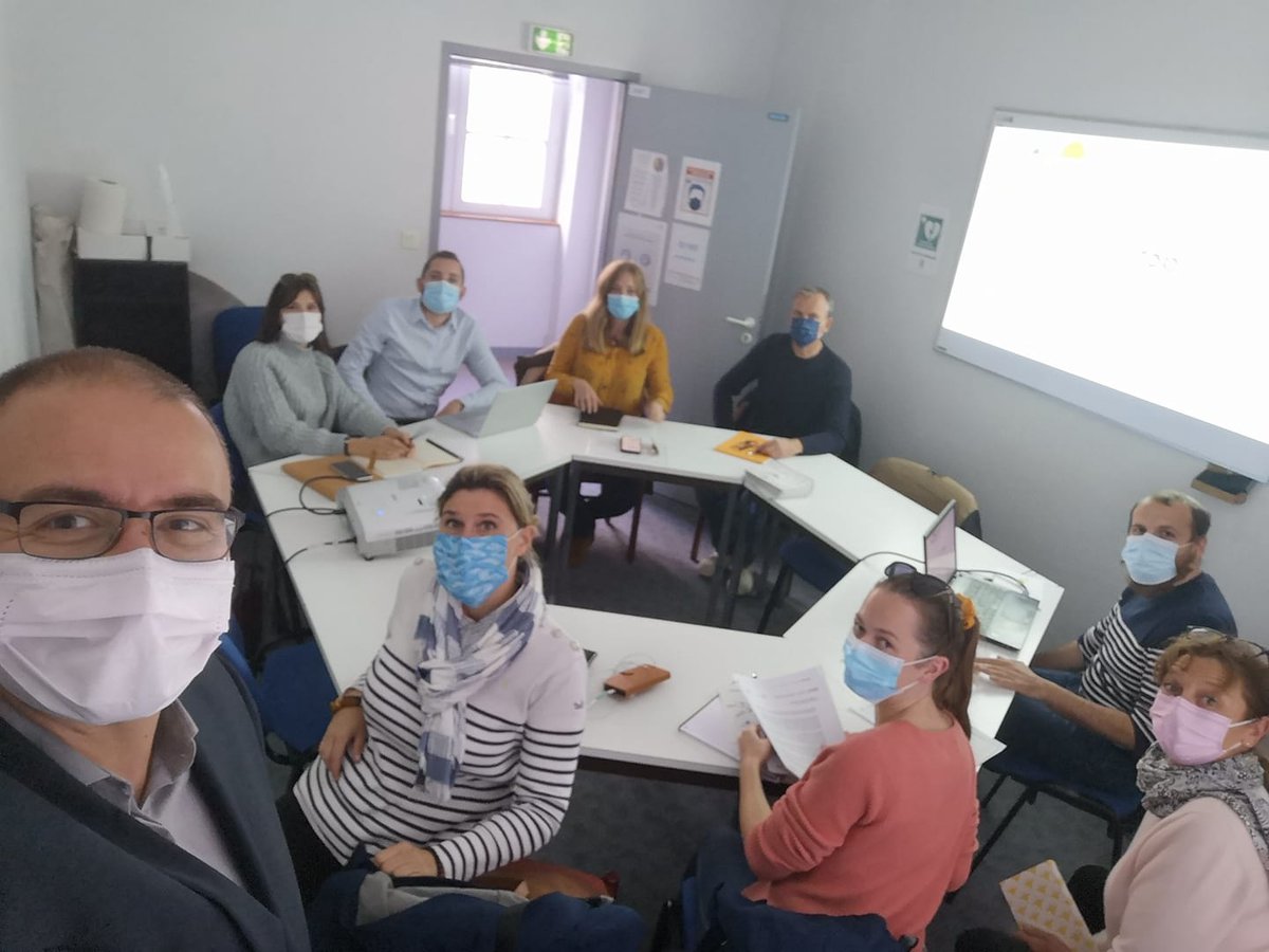 ALOEN_Lorient's tweet photo. 🏡💡Les acteurs de la transaction #immobilière s’engagent pour la rénovation #énergétique performante des logements.

👍Jeudi dernier l'équipe d'Aloen formait une dizaine de conseillers immobiliers @Sublimonsimmo dans le cadre du @prog_actimmo @assoCLER  https://t.co/6M3wGYuQ2m https://t.co/XX24ggbBgt
