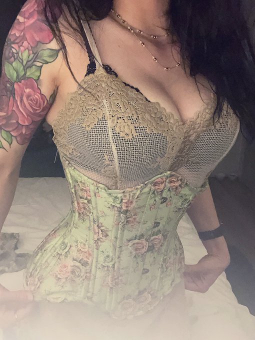 When should I wear this new corset? https://t.co/bTMy1EYqBf