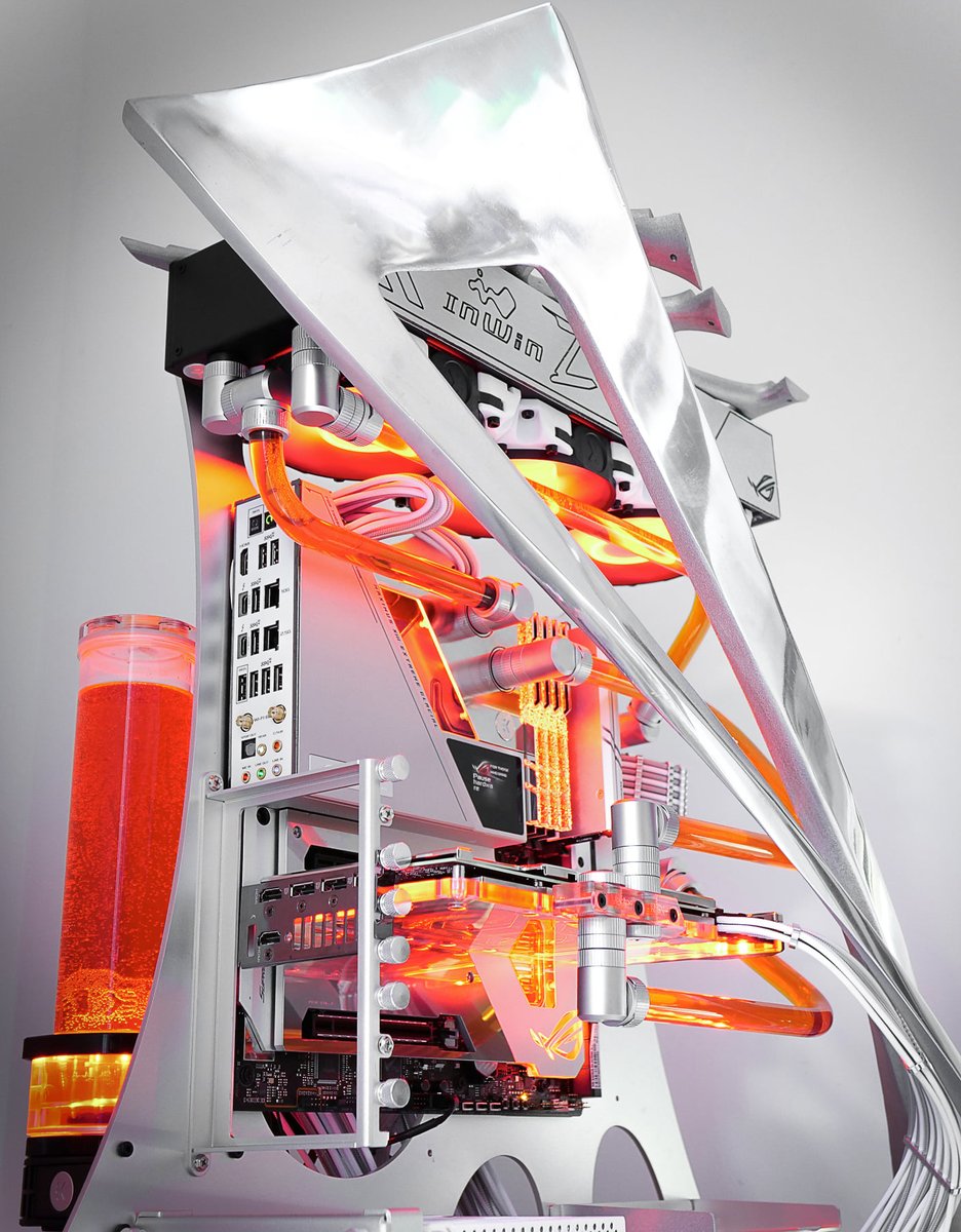 gskillgaming's tweet photo. An amazing open-air case that's viewable from every angle. Designed by PauseHardware.
📸 #PauseHardware | @InWin | @intel | @ASUS_ROG | @CableMod | @EKWaterBlocks https://t.co/SACmLB1D8b