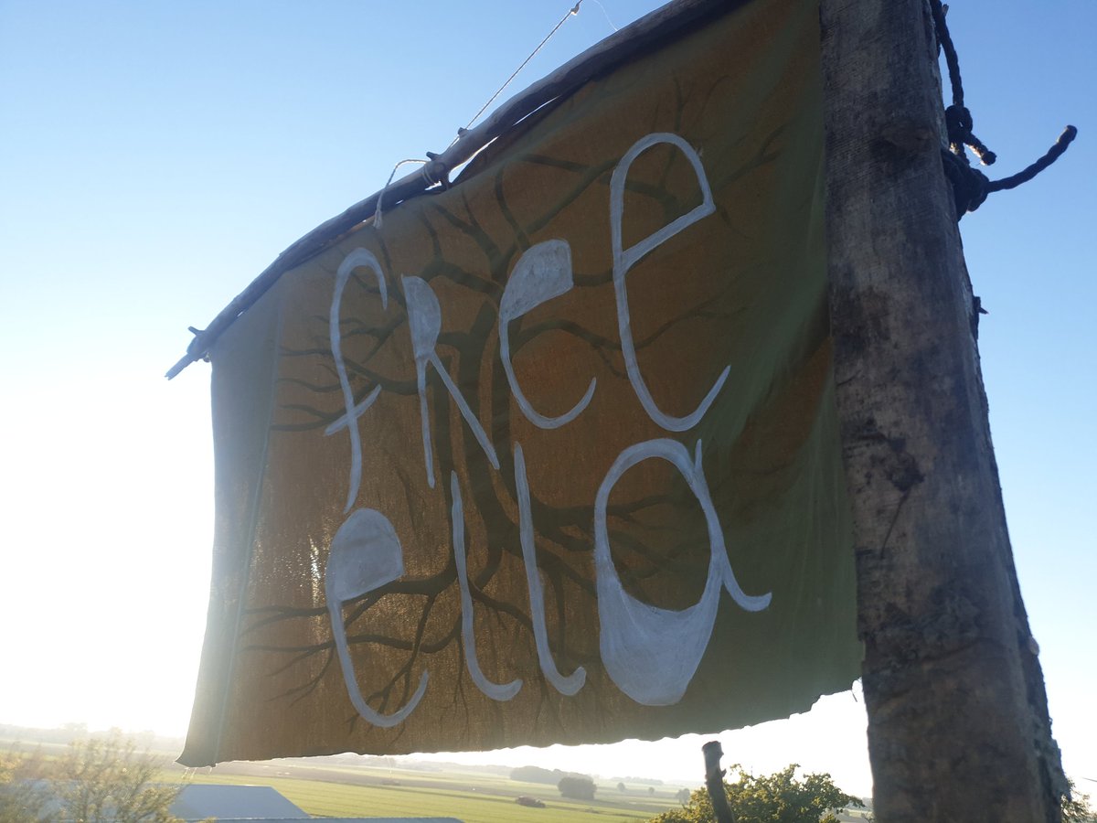 irgendwo_n's tweet photo. Ups, we did it again!
Enjoy the view from our second #highpod. We are here to defend @LuetziBleibt and put our message on the very tip above 25m; #freeElla!!!

All the solidarity to our friend which is still imprisoned since our eviction 11 months ago.
#freethemall https://t.co/CZ3vA3BUQo