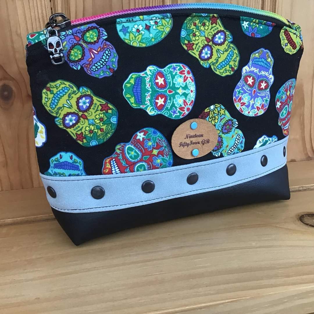 FromSelsey's tweet photo. Lots of lovely gifts available in the #LoveFromSelsey shop this week. Placemats from Coastal JJ , Scent diffusers from Millen’s Melts  and make up bags from  NineteenFiftyFour Bespoke Bags 
#Selsey #shoplocal #ExperienceWestSussex https://t.co/lcgsrBBSIl