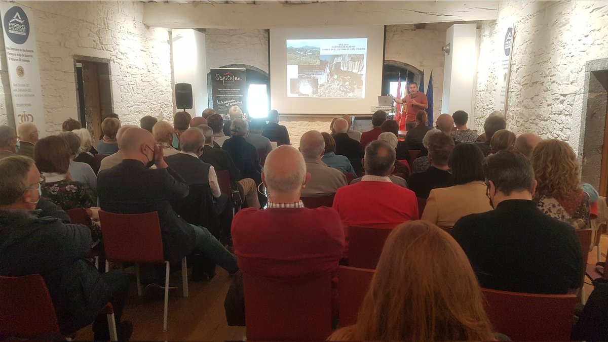 NavarreTerres's tweet photo. Le XVIe séminaire des deux Navarre vient de commencer.
Aupa !
#Navarra #BaxeNafarroa 
#Kultura https://t.co/26YpfGCVV7