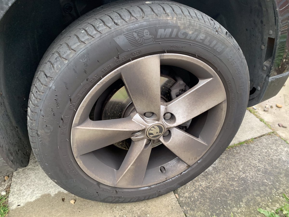 diamondacltd's tweet photo. L👀k!! There really is a silver wheel there somewhere!! #skodakaroq #CountyDurham #diamondacltd #valeting #detailing #northeast https://t.co/7ywSyIbRAS