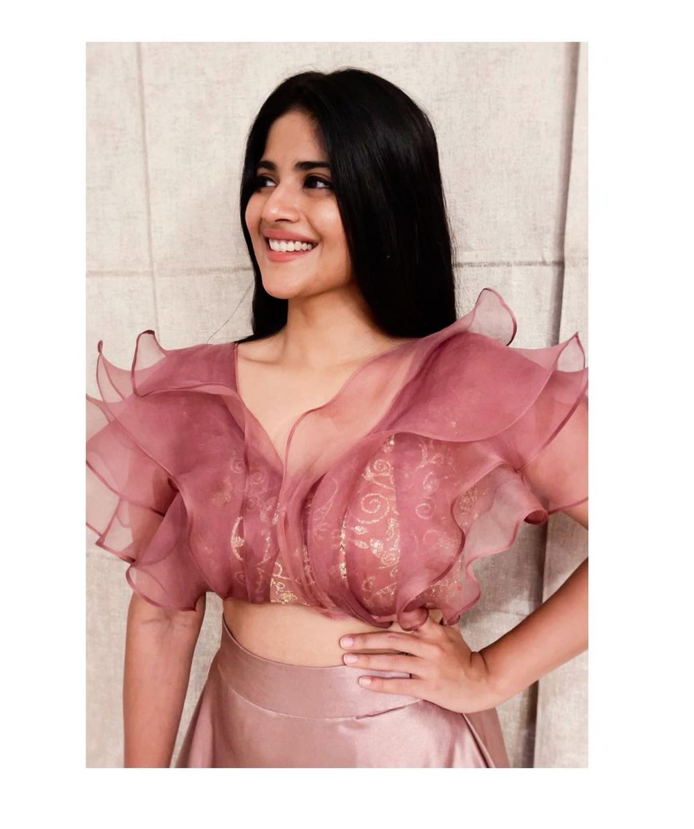 Meghaakashhoffl's tweet photo. @akash_megha looks heavenly in these pictures 😇 @Meghaakashhoffl #Meghaakash https://t.co/4rKIKb4yMF