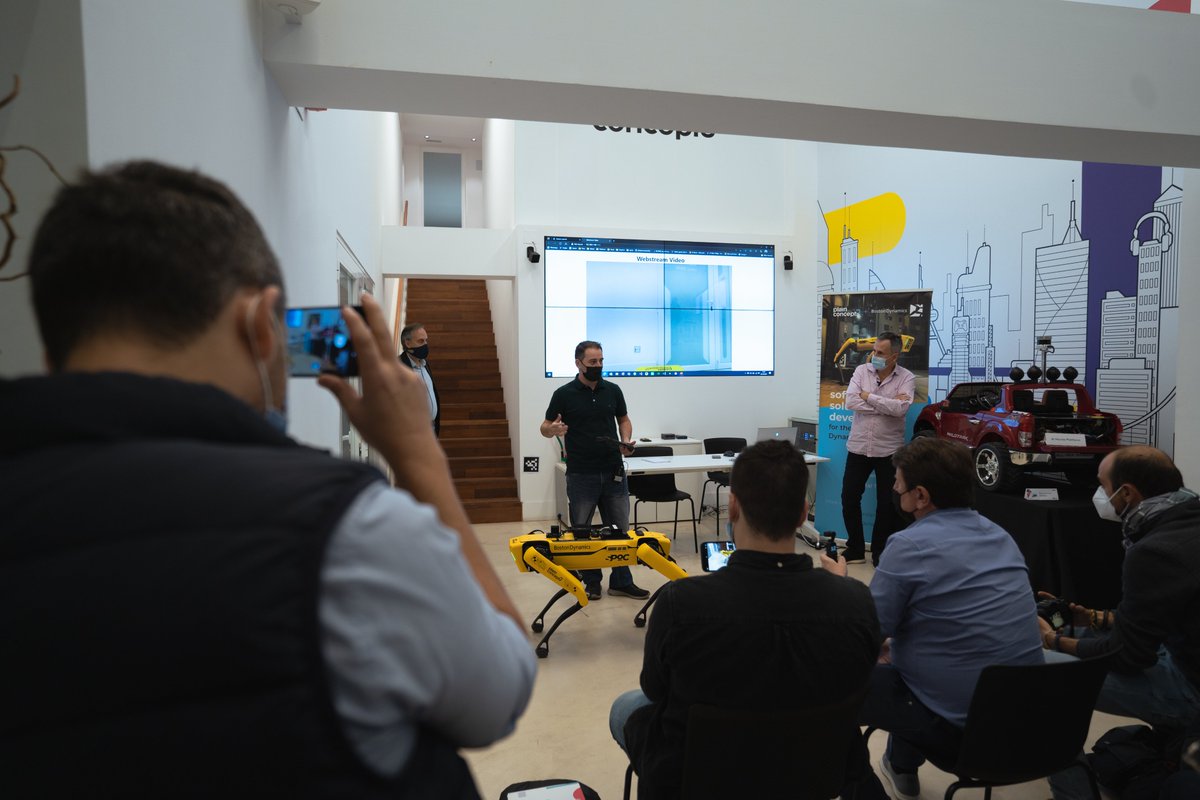plainconcepts's tweet photo. Hoy en nuestras oficinas de Madrid hacemos la presentación de Spot, el perro robot de @BostonDynamics a la prensa.
Además, les hemos enseñado algunas de las cosas que es capaz de hacer gracias a la tecnología que desarrollamos.

#BostonDynamics #Innovación #InteligenciaArtificial https://t.co/M6DwWSJ62S