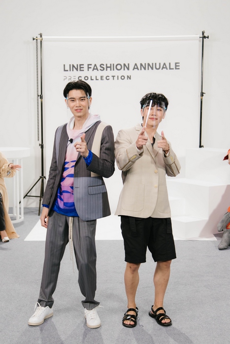 webstarupdate's tweet photo. #LINEFASHIONANNUALE ไลฟ์วาไรตี้ครบรสแห่งปี
สนุก มันส์ จัดเต็ม กับภารกิจสไตลิ่งแฟชั่นไอเท็ม 14 แบรนด์ไทย โดยแก๊งค์ดาราสายแฟ
พร้อมให้คุณช้อปแฟชั่นไอเท็มโดนใจได้แล้ววันนี้ผ่าน @lineshoppingth >> https://t.co/uVMM4dpZ2n
#YINWAR
#LINEFASHIONANNUALEPreCollection #LINESHOPPING https://t.co/V8UeZDiHJy