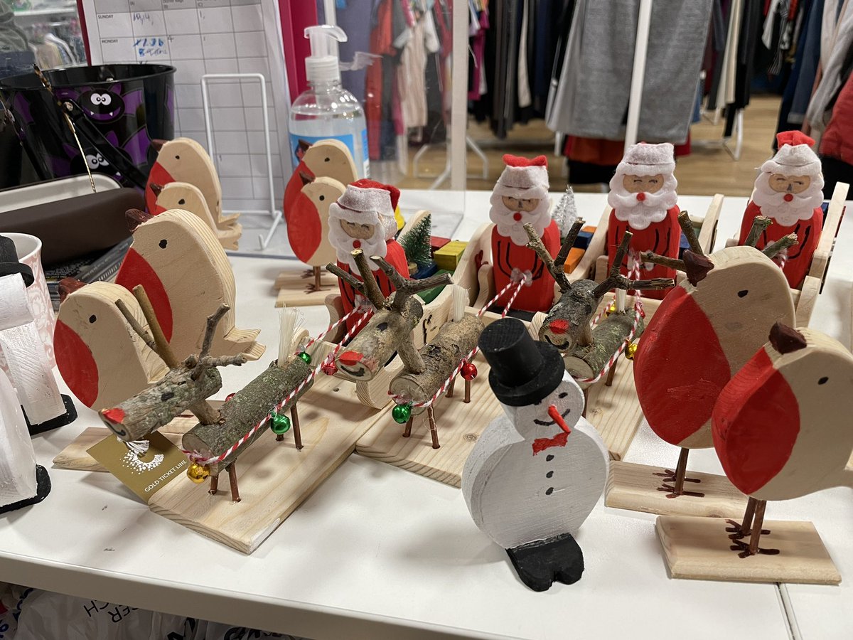 .@MID12CRUK <a href="/winkleylisa/">Lisa winkley</a> <a href="/hinckleytimes/">The Hinckley Times</a> <a href="/hinckleybid/">Hinckley BID</a> look what one of our regular customers Bernard has made for us to sell🤣beautiful Christmas decorations 🎅🏼🎅🏼come and browse while stock lasts 😃😃