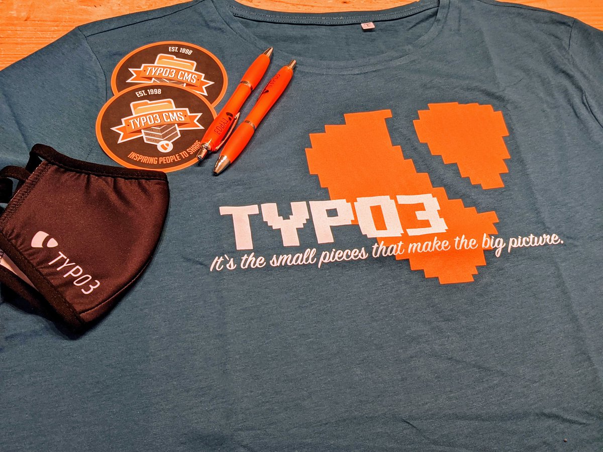 mediengarage's tweet photo. Der neue Büro-Dress ist eingetroffen. 👉 #TYPO3 
Besten Dank auch für die vielen Give-aways @typo3 https://t.co/He6k0opb8c