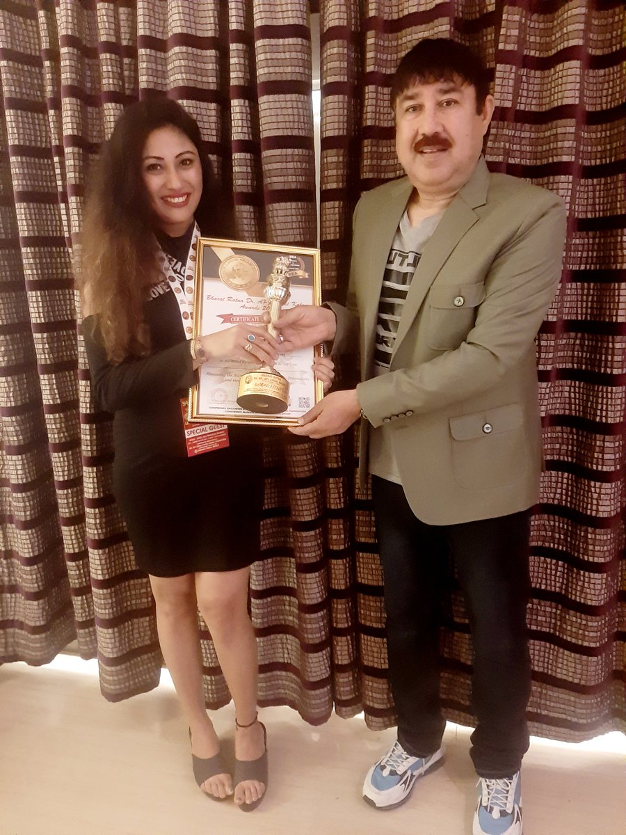 ActressMini's tweet photo. 🏆🤗Thankyou So Much Shamim Ji (CHAIRMAN &amp;GROUP HEAD OF CHAMPION SPORTS &amp; ENTERTAINMENT) BEA AWARD 2021(BRAVERY &amp; ENTREPRENEUR AWARD)
#MiniBansal @ActressMini https://t.co/M4yWZdgB3E