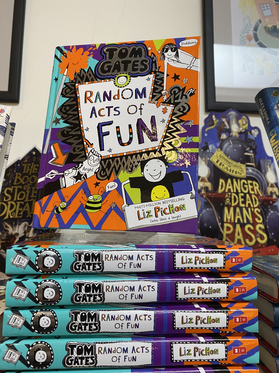 bouncemarketing's tweet photo. Out and About today in @PortyBooks Where they have many fabulous books. Lovely to see you Molly ❤️📚 https://t.co/AUvRHzlIXn