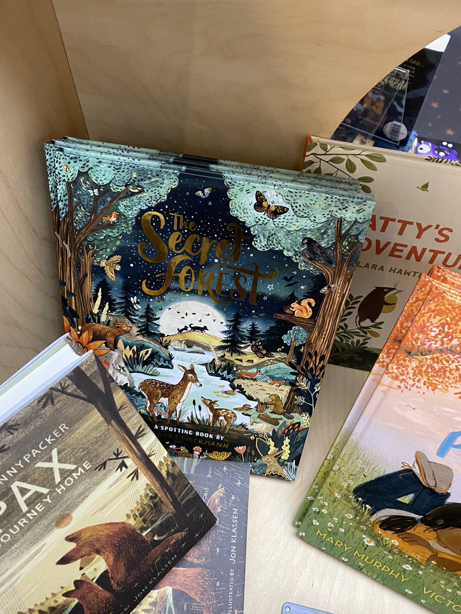bouncemarketing's tweet photo. Out and About today in @PortyBooks Where they have many fabulous books. Lovely to see you Molly ❤️📚 https://t.co/AUvRHzlIXn