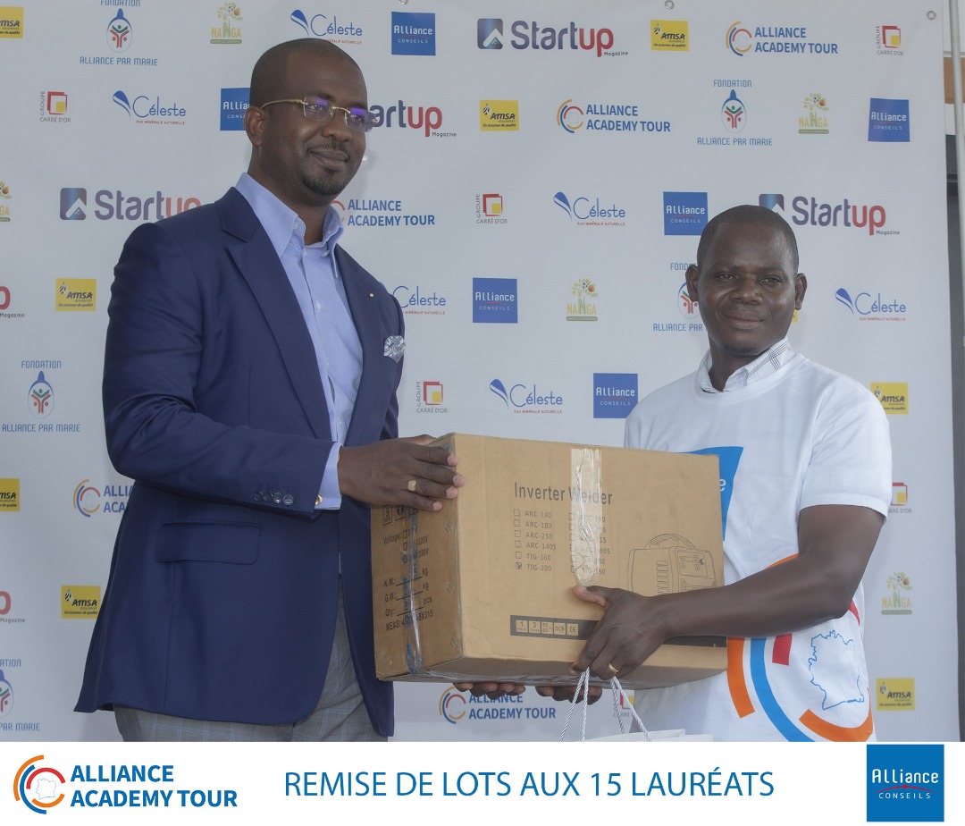 DKMorokro's tweet photo. L’édition 2021 de notre programme ALLIANCE ACADEMY TOUR a pris fin le 8 Octobre dernier par une cérémonie riche en émotions.
J'encourage les différents entrepreneurs primés à demeurer motivés et déterminés pour mener à bien leurs entreprises ! Rendez-vous pris pour l'édition 2022 https://t.co/FWoHmhq0Gr