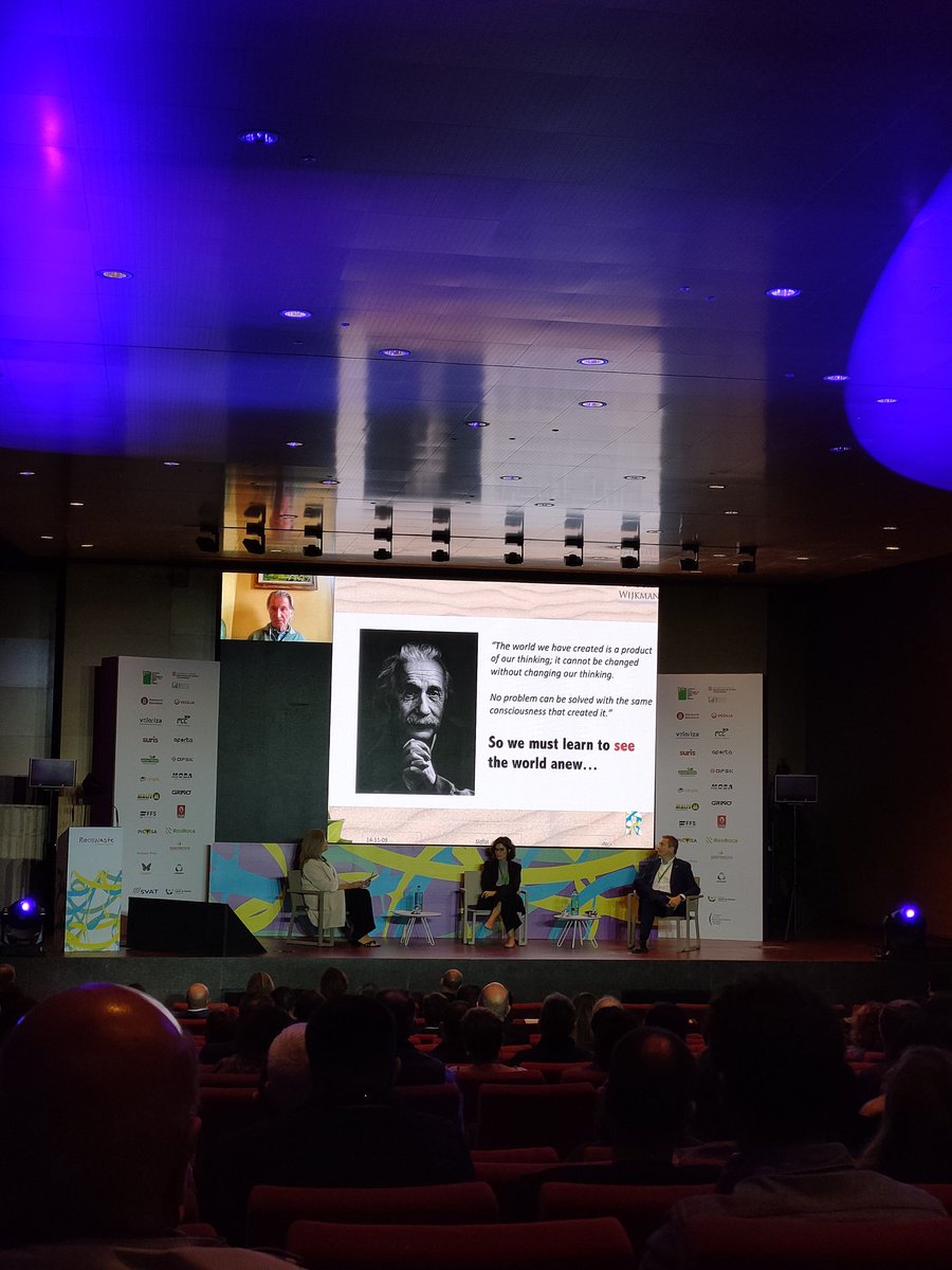Que les dues primeres ponències de <a href="/Recuwaste/">Recuwaste Resources and Life</a> (@LeylaAcaroglu <a href="/AndersWijkman/">Anders Wijkman</a> ) acabin amb la mateixa sentència d'#AlbertEinstein ens hauria de fer reflexionar i CANVIAR!