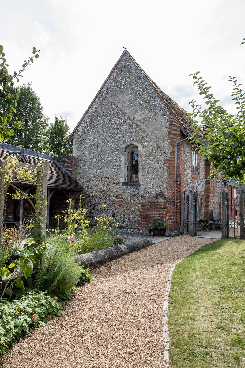 KingJohnsHouse's tweet photo. Medieval royalty recorded every detail of the administration of England, including decrees, taxes, expenditaure and even the location of the King each day in 'Rolls'. The earliest 'Close Rolls' date to the reign of King John. #KJHtheRolls #JoinThe800 @moreTestValley https://t.co/YXYwSR1cUG