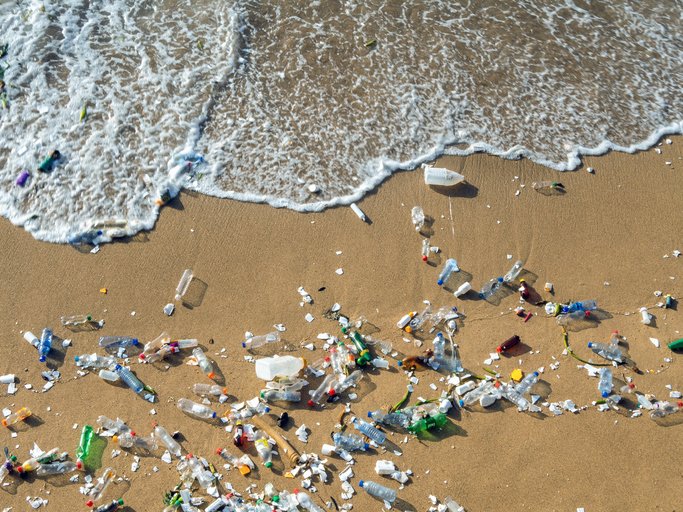 innovateuk's tweet photo. .@Texfelt have developed an alternative to the polyurethane foam used in carpet underlay. Made from #recycled ocean #plastics, it is fully &amp; easily recyclable. ♻️ 

📽️ https://t.co/WD7J7oCCRe

#SustainableInnovationFund 🌎#COP26 #TogetherforOurPlanet #UKManufacturing https://t.co/dwG5UC6fiL