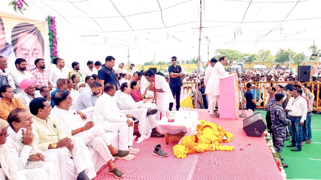 MPArunYadav's tweet photo. खंडवा लोकसभा उपचुनाव में कांग्रेस के अधिकृत प्रत्याशी ठाकुर राज नारायण सिंह जी के समर्थन में भीकनगांव विधानसभा के झिरन्या में पूर्व मुख्यमंत्री एवं प्रदेश अध्यक्ष माननीय श्री कमलनाथ जी की अध्यक्षता में आयोजित जनसभा को संबोधित किया ।
#झिरन्या https://t.co/HoSRZXWvvc