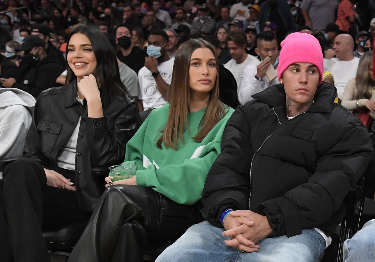 NBAUK's tweet photo. .@KendallJenner x Hailey &amp; @justinbieber https://t.co/tkAkVVXsrM