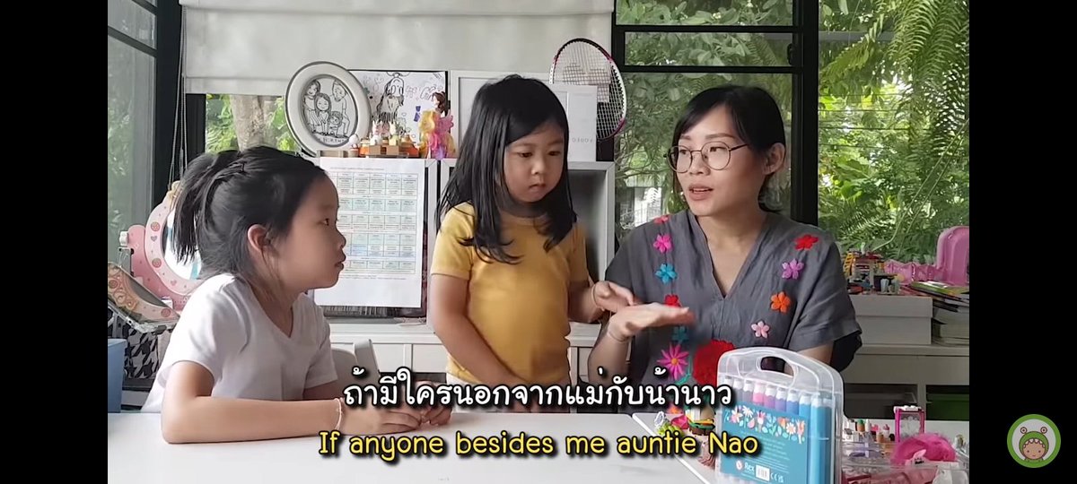 nxjxxoo's tweet image. ขอนิดนึงนี่นึกถึงที่แม่ตุ๊กสอนน้องจินกับน้องเรนนี่อะเห็นม้ะว่าแค่แม่ตุ๊กกับน้านาวไม่มีพ่อเหว่งนะ ครอบครัวนี้พ่อแม่ก็สนิทกับลูกเด้อ #หนึ่งจักรวาล