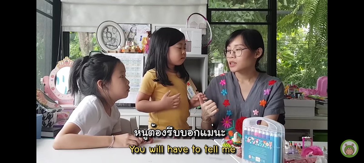 nxjxxoo's tweet image. ขอนิดนึงนี่นึกถึงที่แม่ตุ๊กสอนน้องจินกับน้องเรนนี่อะเห็นม้ะว่าแค่แม่ตุ๊กกับน้านาวไม่มีพ่อเหว่งนะ ครอบครัวนี้พ่อแม่ก็สนิทกับลูกเด้อ #หนึ่งจักรวาล