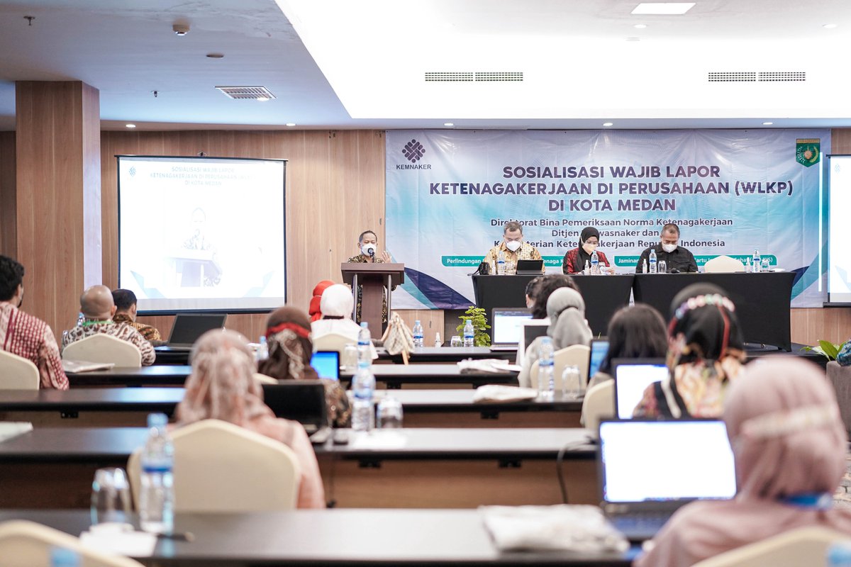 dit_binariksa's tweet photo. Sosialisasi Wajib Lapor Ketenagakerjaan di Perusahaan (WLKP) di Kota Medan (22 Oktober 2021) https://t.co/kxWKb6OqS4
