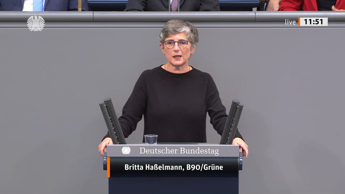 Die Frage, ob wir demnächst parl. Initiativen gendern, scheint den Horizont mancher Abgeordneter der #noAfD zu übersteigen.

Machen Sie es doch, wie Sie wollen, aber schreiben Sie nicht allen anderen vor, was Sie zu denken, zu tun &amp; zu reden haben!

- <a href="/BriHasselmann/">Britta Haßelmann</a> im #Bundestag