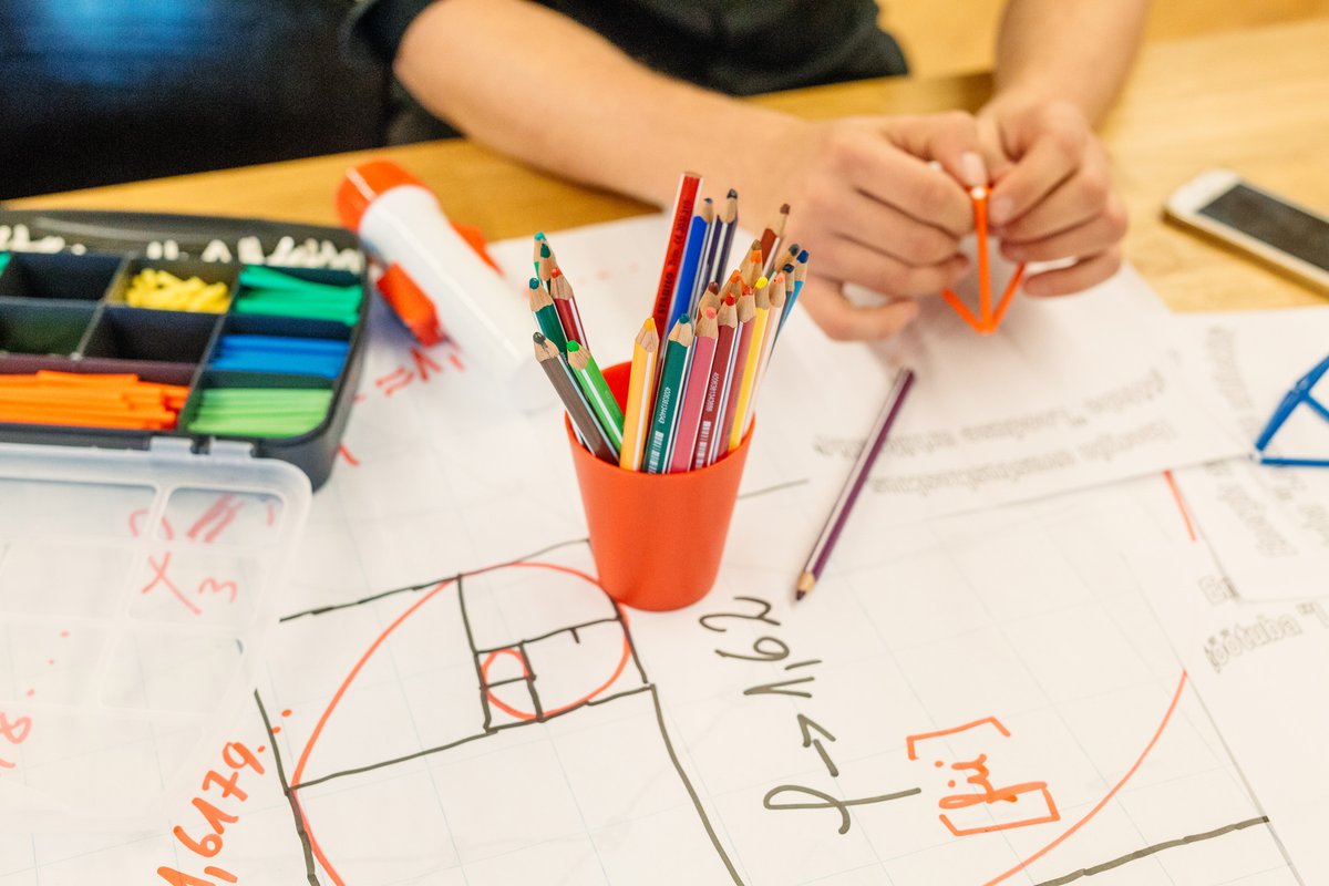 SEAS_SciEdu's tweet photo. Students aged 10 & up should have 1 distance learning day a week even if schools have no COVID restrictions - chance to support independent learning & responsibility. #viewpoint of educator interviewed for the #SEASproject #H2020 Do you agree? https://t.co/2hOJDOaEhq