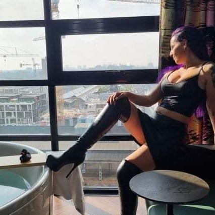 11th year Anniversary Teresa DuMore &hearts;️ https://t.co/nt1y05ba4T