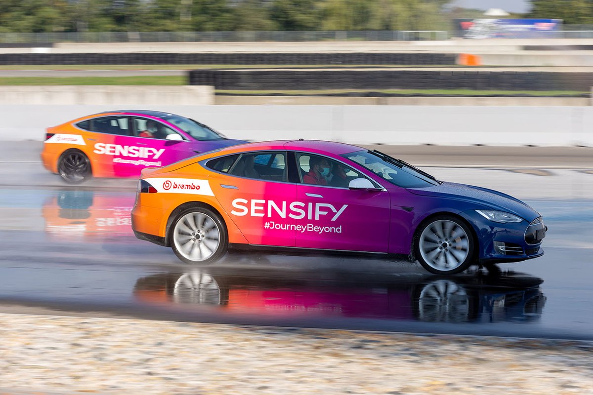 BremboBrakes's tweet photo. SENSIFY the design of the best braking components with the integration of a digital brain and sensors that control each wheel independently. The result is more precise car handling, increased performance and confidence: a unique driving experience.
#sensify #journeybeyond #Brembo https://t.co/FOHj5ou0y5