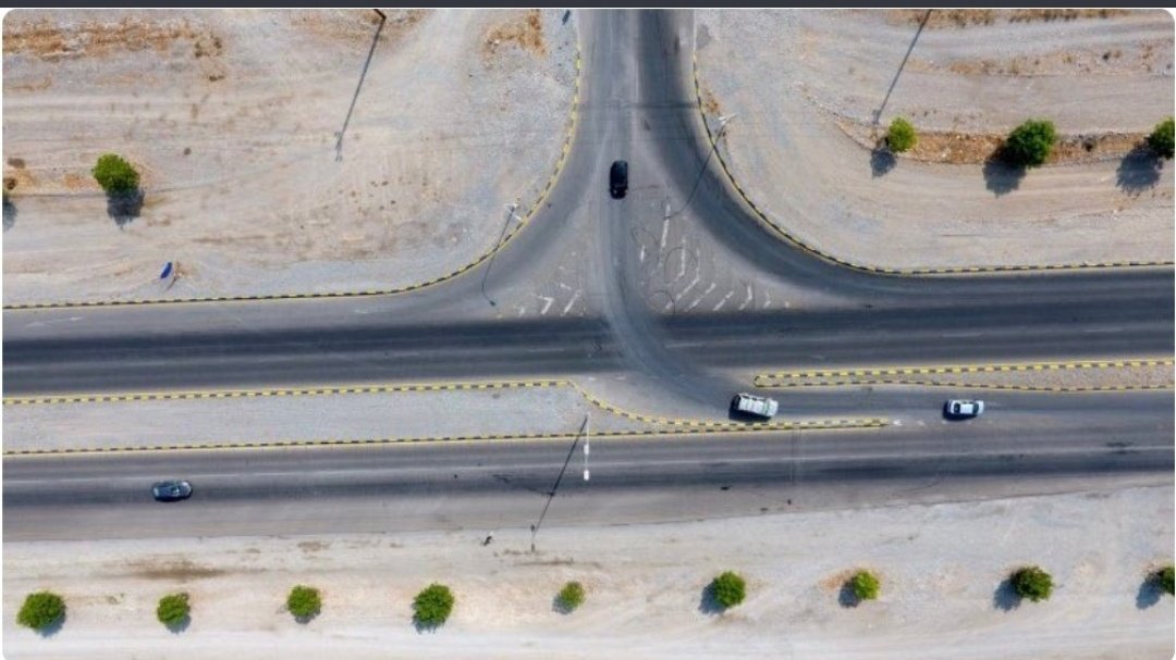 بشرى سارة لسكان تقاطع المسفاة المثير للجدل بولاية الرستاق ، سيتم عمل ألتفاته وفق مسار الطريق ، كحل مؤقت آمن للحركة المرورية لحين تنفيذ الحل الدائم لهذا التقاطع الذي فقد فيه الأهالي كثيرا من احبائهم فيه .