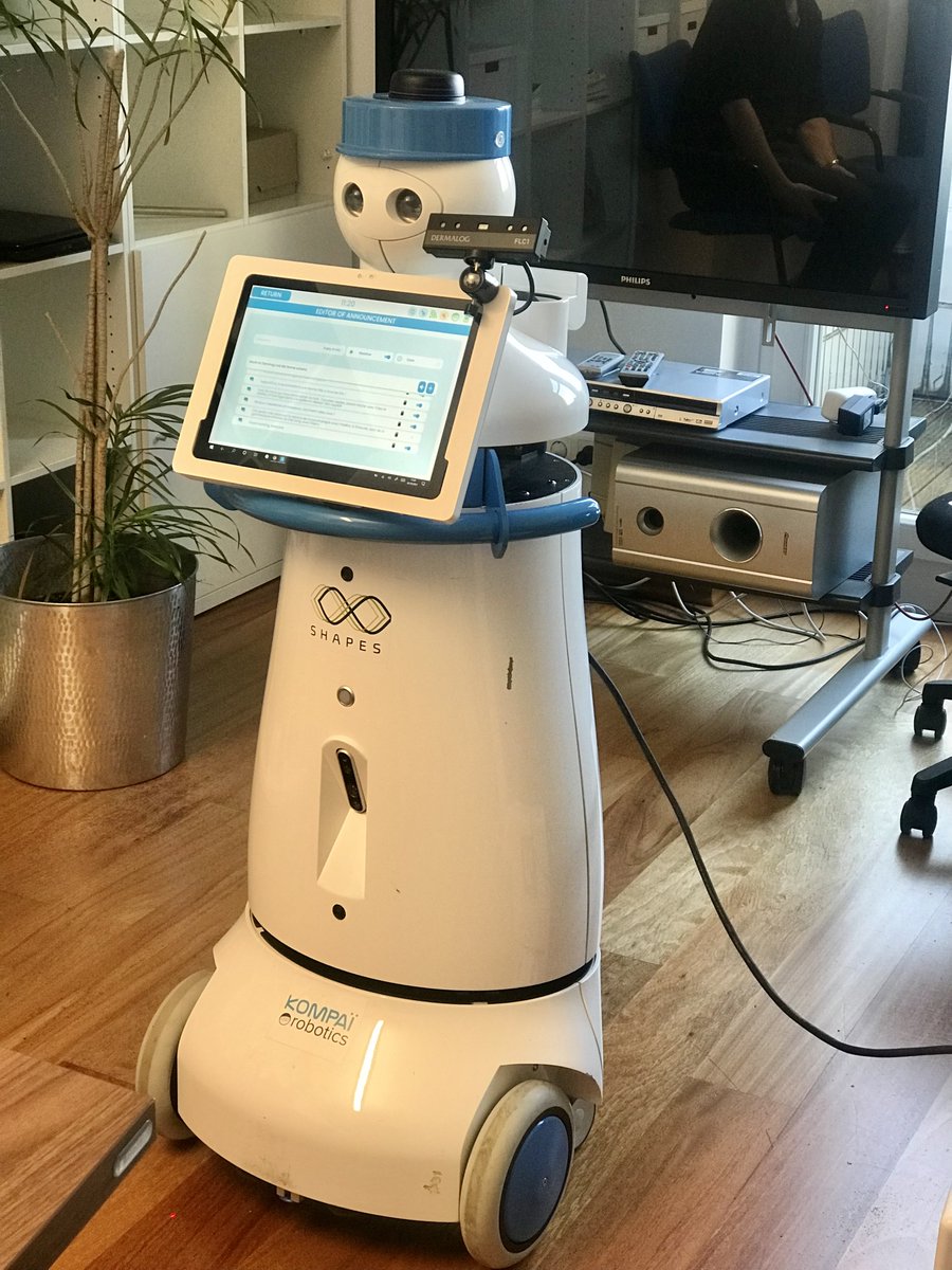 gewi_institut's tweet image. Herzlich Willkommen, @KompaiTheRobot ! Das Team des @gewi_institut  lernt heute die #Programmierung und die Funktionen von #Kompaï, dem #Roboter, kennen bevor es im Rahmen eines Anwendungsfall des  @H2020Shapes Vorhabens in den praktischen Einsatz geht.
#robotik #pflege