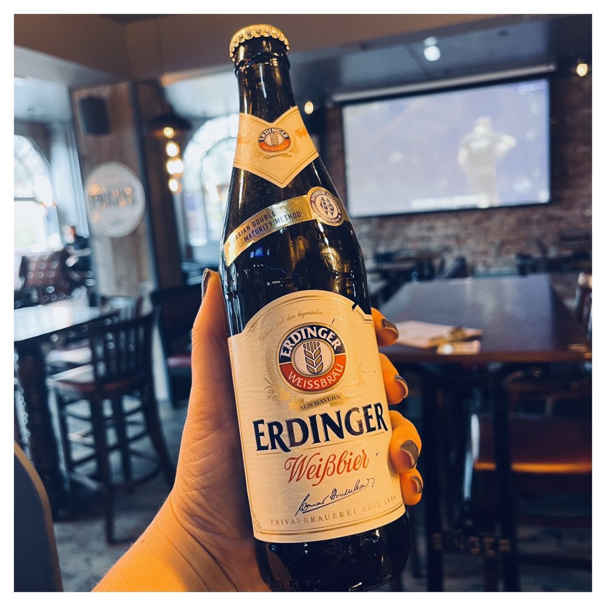 OKTOBERFEST VIBES… not long left to drink as much German beer as you can and you should defo have this one on your list.  

It’s a classic wheat beer that blends gently spicy malt aromas with mildly bitter hops

#dockyarddidsbury #dockyardpub #didsbury #didsburypubs #germanbeer