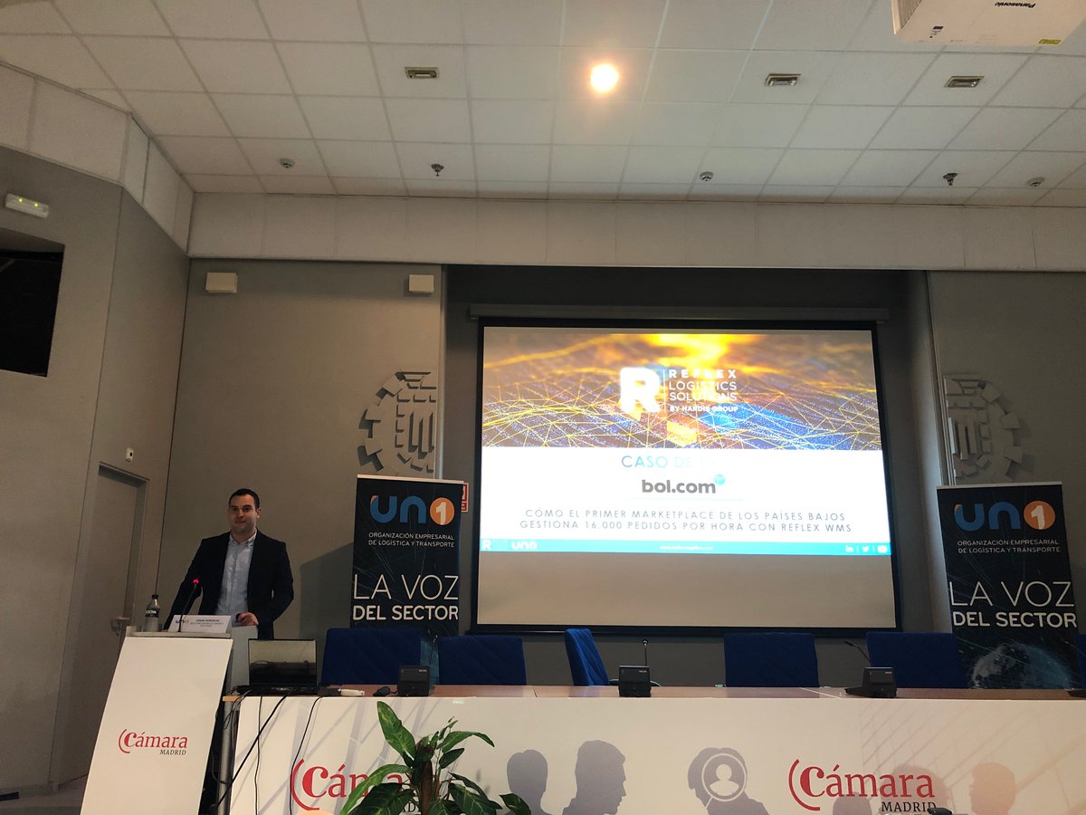 César González, director de <a href="/ReflexLogistics/">Reflex Logistics Solutions by Hardis Group</a> aborda el Caso de éxito de Bol.com: cómo el primer marketplace de los Países Bajos gestiona 16.000 pedidos por hora con Reflex WMS
#JornadasUNO #UNO #ecommerce #LogísticayTransporte
