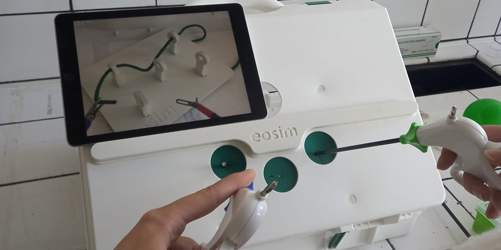 Fondation_UN's tweet photo. 🗓️Journée d'accueil et de formation pour les nouveaux internes à @NantesEcole : 1ère école de Chirurgie et de pratiques interventionnelles du Grand Ouest

📚Au programme :
. Découverte du LGA et du Dry-Lab 
. Démonstration des simulateurs chirurgicaux

🔎https://t.co/J3gM7rV0L6 https://t.co/D0PAHi2ugU