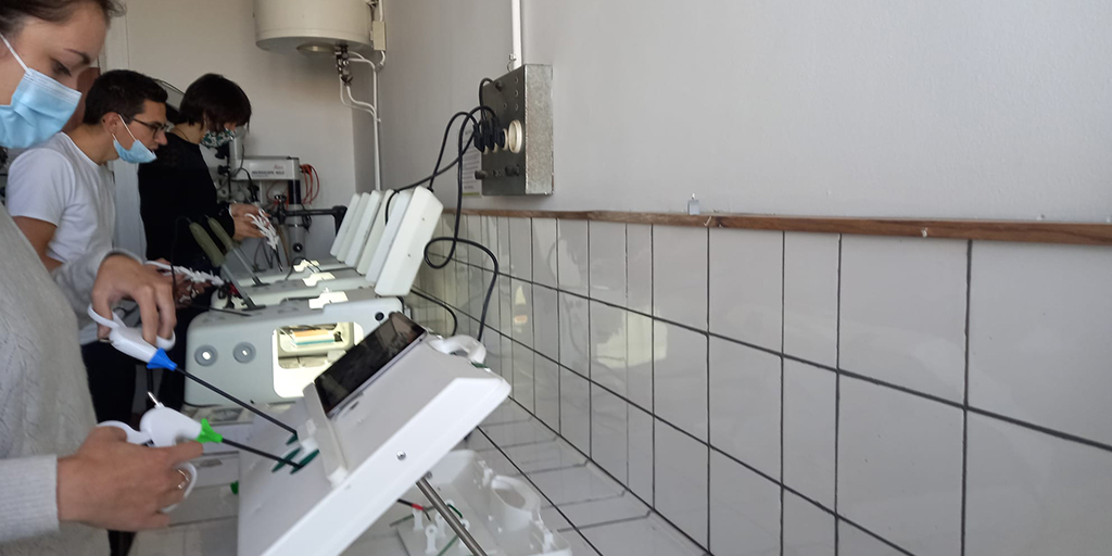 Fondation_UN's tweet photo. 🗓️Journée d'accueil et de formation pour les nouveaux internes à @NantesEcole : 1ère école de Chirurgie et de pratiques interventionnelles du Grand Ouest

📚Au programme :
. Découverte du LGA et du Dry-Lab 
. Démonstration des simulateurs chirurgicaux

🔎https://t.co/J3gM7rV0L6 https://t.co/D0PAHi2ugU