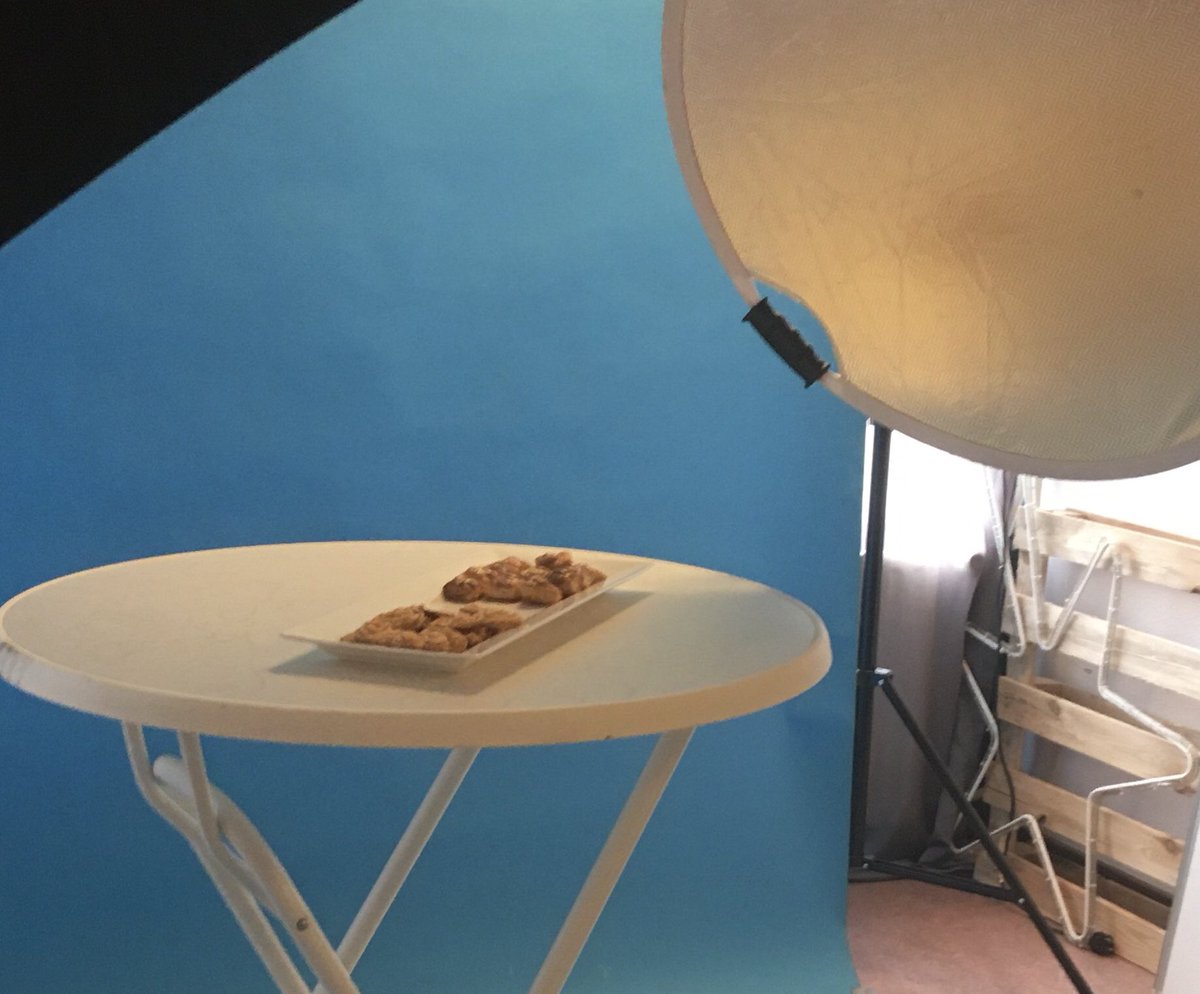 Fotoshoot bij Hartig&amp;Zoet vandaag. Om onze producten te promoten. Maar vooral om te laten zien hoeveel plezier we hebben met elkaar tijdens het werk. Nu oogt het nog een beetje kaal, maar alle vertrouwen in het vakmanschap van José