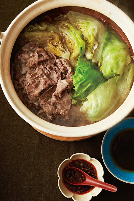 レタスって(成分のほとんど水では…?)ってなってあまり買ったことないけど(そのくせキュウリは買う)、鍋にしたら美味しそうだな～ 