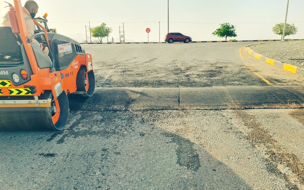 الجهات المعنية كلها اجتمعت على إيجاد حل سريع مؤقت لحماية الأرواح في تقاطع المسفاة بولاية الرستاق ، وضع مطب عند دخول التقاطع قادما من المسفاة بالإضافة إلى عمل كاسرات سرعة على الطريق العام ، تضافر جهود المحافظ وقائد الشرطة ومدير الطرق في محافظة جنوب الباطنة يؤتي ثماره على الأرض .