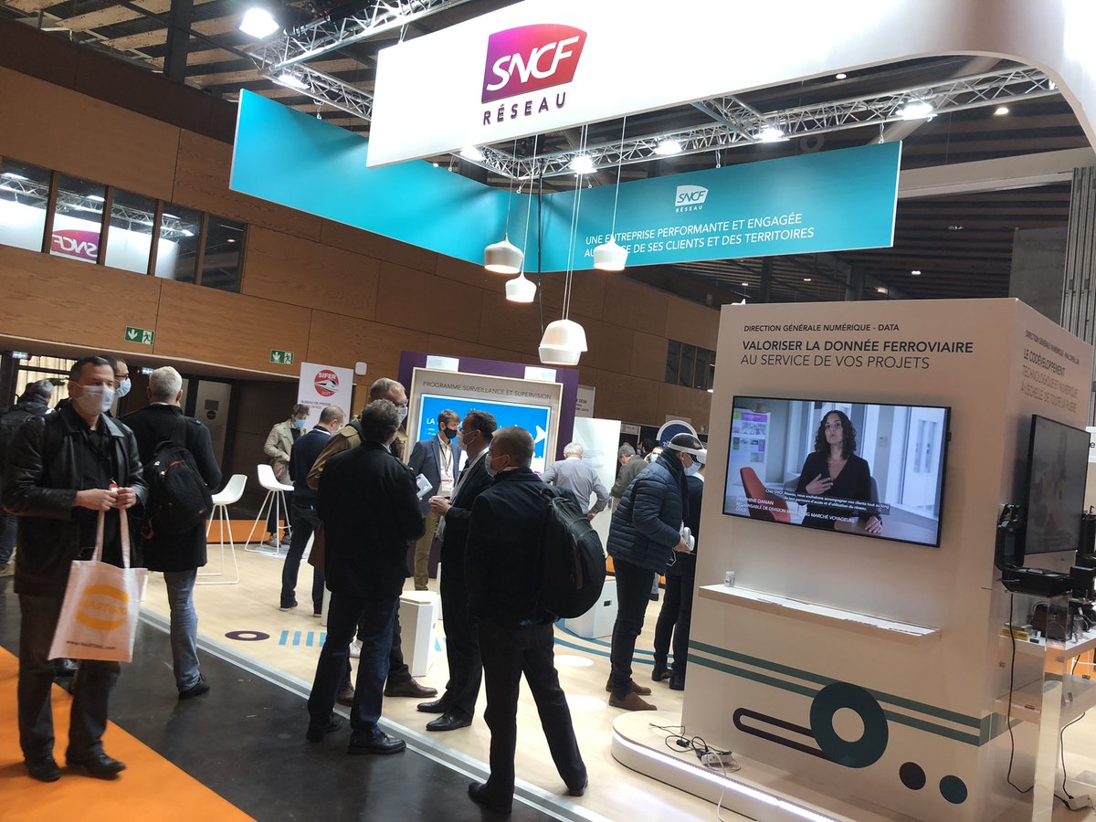 fleurtdt's tweet photo. En direct du @SIFER2021 à Lille ➡️Venez nous rencontrer sur le stand 2-200 @SNCFReseau ! https://t.co/eRcg88SVZu