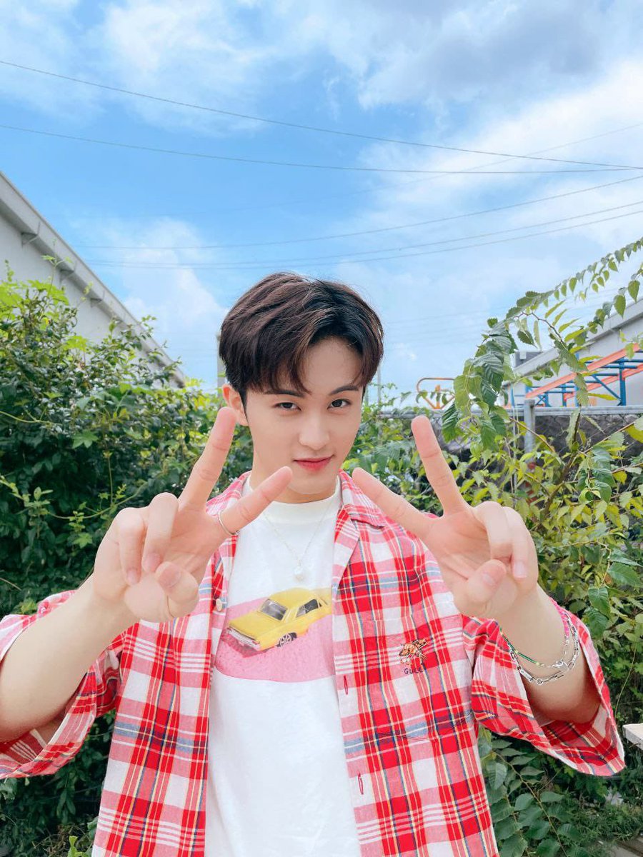 azzarah_dhea's tweet photo. @ncitybase_ Ikan duyung
Makan lele
Maaf doyoung
Ku sukanya mark lee https://t.co/boRPMl5K7K