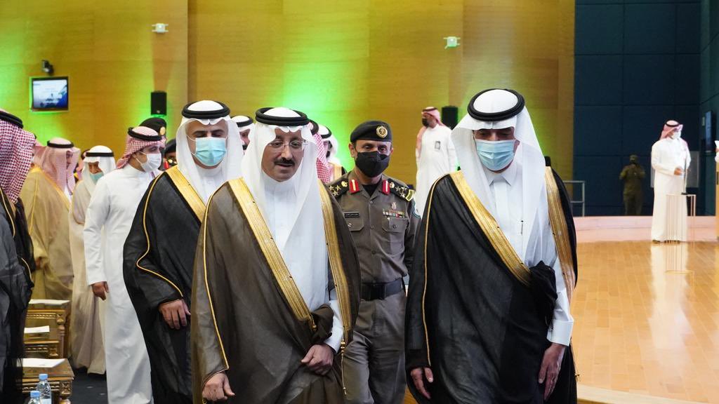 AlAhsaHC's tweet photo. سمو محافظ الأحساء الأمير بدر  بن محمد بن جلوي آل سعود يرعى حفل تكريم الداعمين والمتطوعين في مراكز لقاحات كورونا بحضور رئيس مجلس @AlAhsaHC معالي د.أحمد بن عبدالله الشعيبي والرئيس التنفيذي للتجمع د.خالد بن محمد الملا ورجال الأعمال الداعمين وممثلين عدد من الجهات الحكومية والمتطوعين. https://t.co/ECzwfvpQZ1
