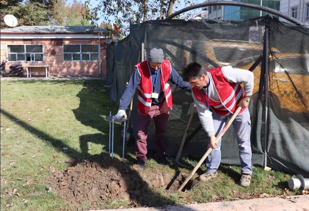 duzcebld's tweet photo. Düzcelilerin nefes alacağı, şehre yeni bir görsel zenginlik katacak olan Millet Bahçesi, 29 Ekim’de hizmete girmeye hazırlanıyor.

Haber 👇
https://t.co/nFiUlhr8FJ https://t.co/HGLJfL2wAd