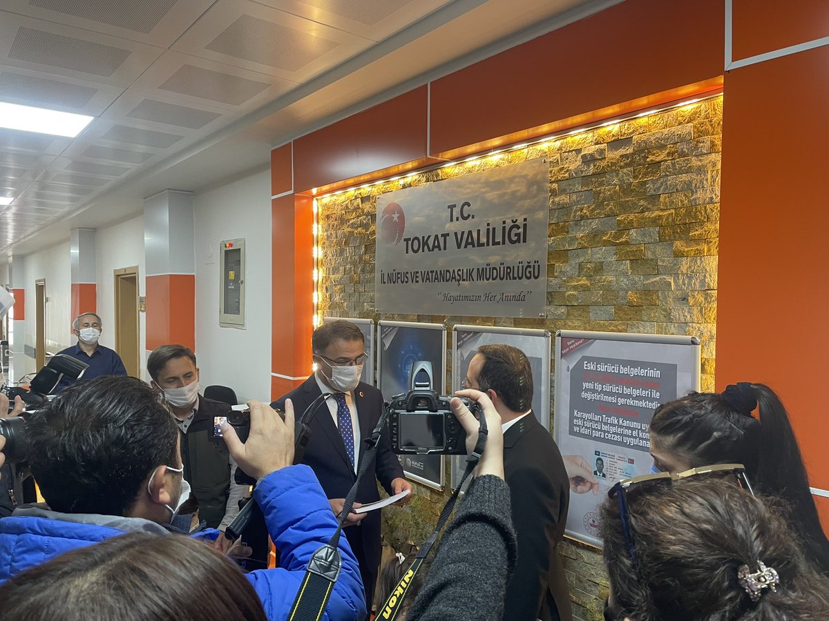 “Çevreye duyarlığı arttırmak, yeni doğanların adlarına dikilen fidanlar ile aidiyetlik duygusunu ve yurttaşlık bilincini yükseltmek aynı zamanda yangınlarla yok olan ormanlarımızı yeşertmek, toplumsal bilinci bir ve diri tutmak istiyoruz.” dedi.